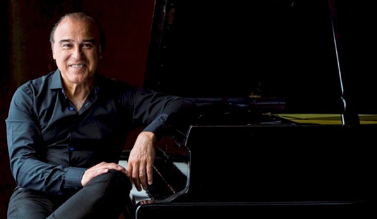 Paz Martínez cuenta con cientos de canciones de su autoría en su repertorio. Paz Martínez cuenta con cientos de canciones de su autoría en su repertorio.