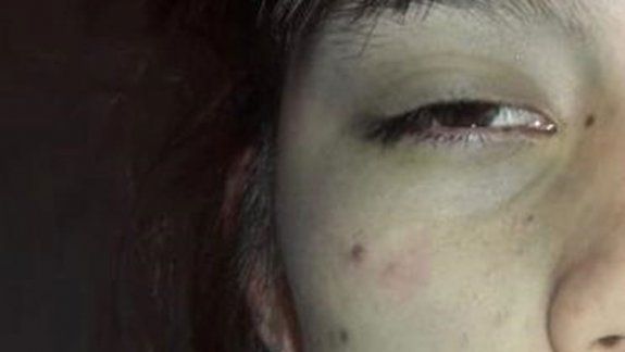 Denunciaron a un policía  por agredir a una pareja