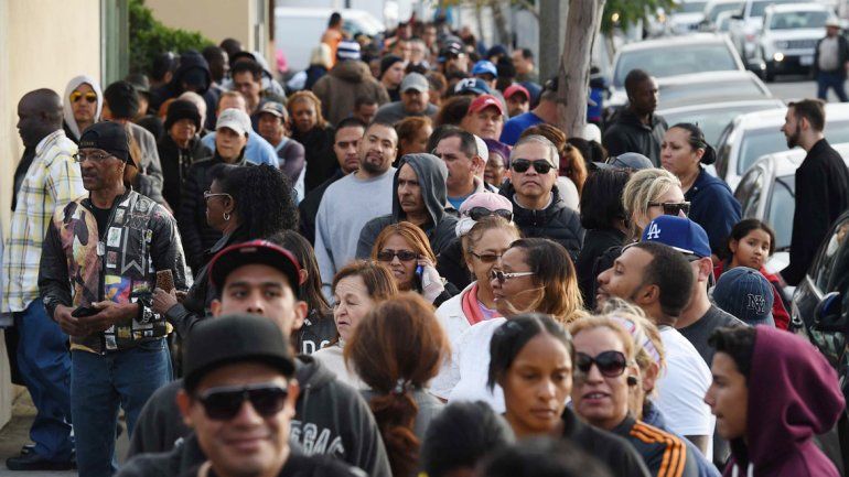 Miles de apostadores