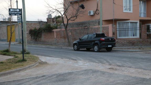 Gaido recorrió el avance del asfalto en Barrio Huiliches