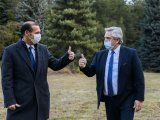 El gobernador neuquino y el presidente durante la visita de Fernández a Villa La Angostura en junio pasado.