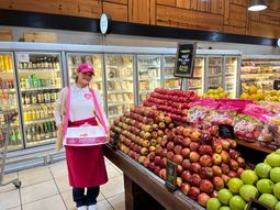 La promoción fue centrada en la manzana de la variedad Pink Lady. La promoción fue centrada en la manzana de la variedad Pink Lady.