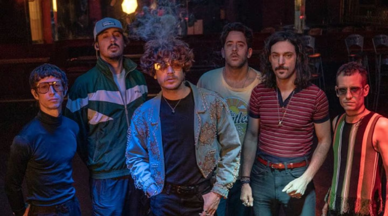 Bándalos Chinos, la banda amiga de Peter Lanzani. Bándalos Chinos, la banda amiga de Peter Lanzani.