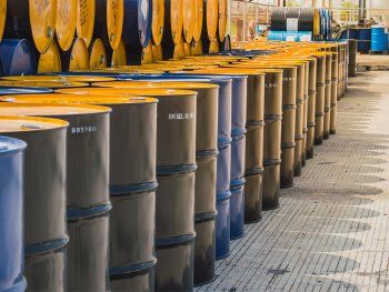 El barril de petróleo superó los 100 dólares. El barril de petróleo superó los 100 dólares.