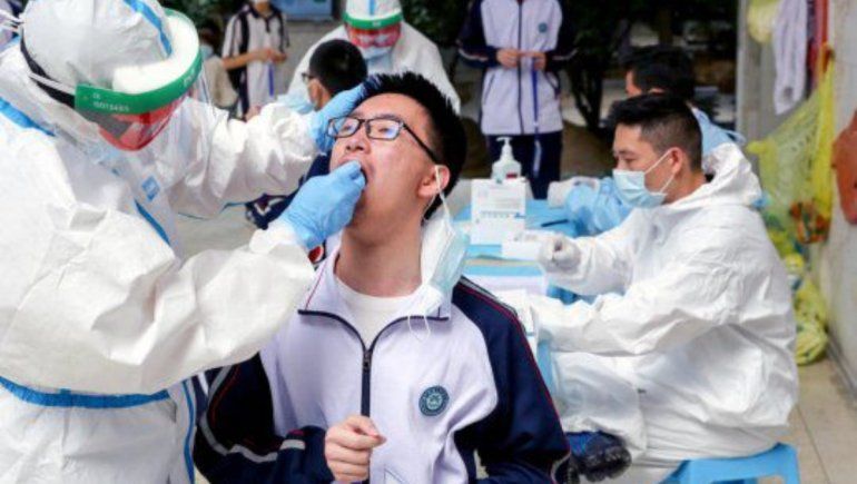 Por rebrote de covid-19 en Wuhan toda la población deberá testearse