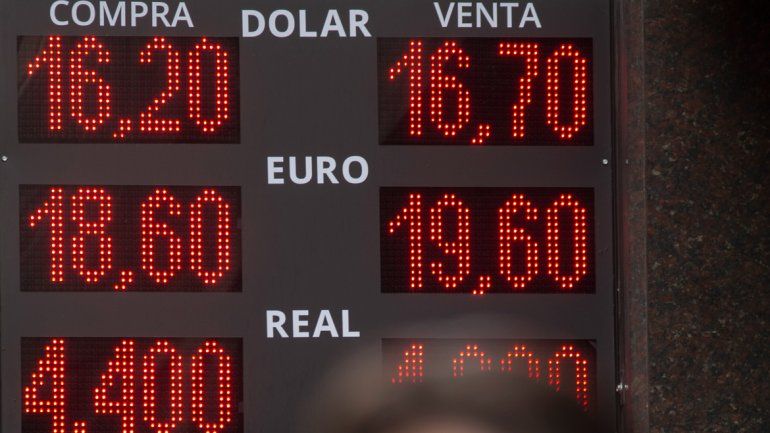 El dólar finalmente cerró en $16