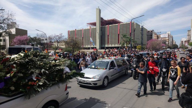 Una multitud despidió al ex gobernador cordobés De la Sota