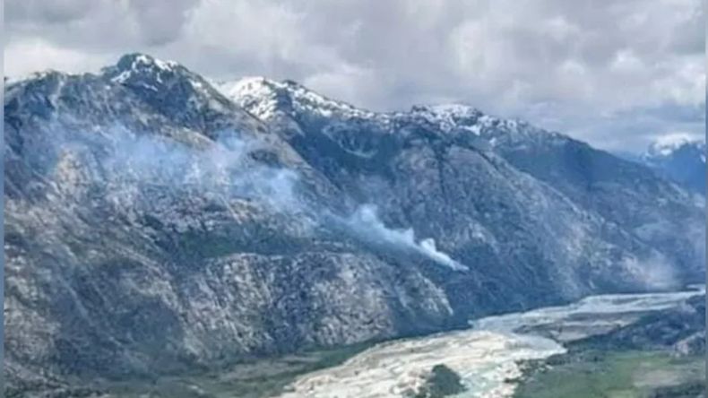 Incendio en Lago Puelo, Chubut. | LM Neuquen Incendio en Lago Puelo, Chubut.