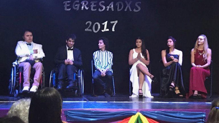 &nbsp;Los seis estudiantes de la promoción inaugural del Colegio del Sol.