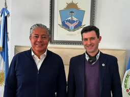 El seretario de Producción e Industria junto al Gobernador de Neuquén. El seretario de Producción e Industria junto al Gobernador de Neuquén.