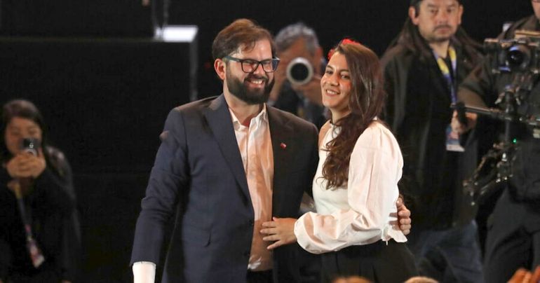 El presidente chileno Gabriel Boric junto a su novia, Paula Carrasco. El presidente chileno Gabriel Boric junto a su novia, Paula Carrasco.