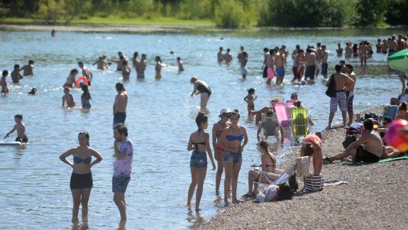 Por las temperaturas extremas, la gente se volcará a los ríos.
