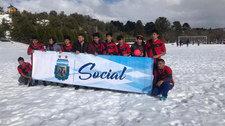 De jugar en la nieve de Pehuenia a la selección argentina de potreros