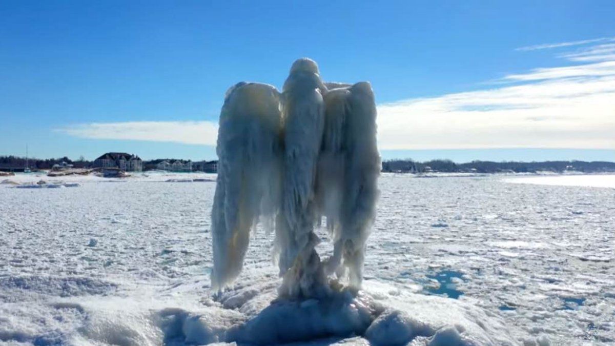 a mysterious ice angel appeared in a US lake