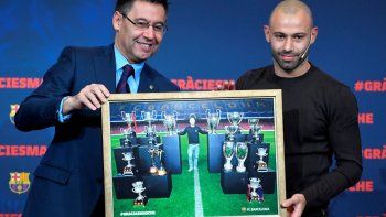 mascherano se despidio del barcelona en medio de un emotivo acto