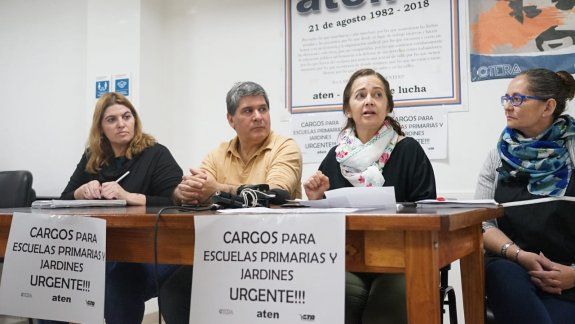 Denuncian que maestros están desbordados y piden más cargos