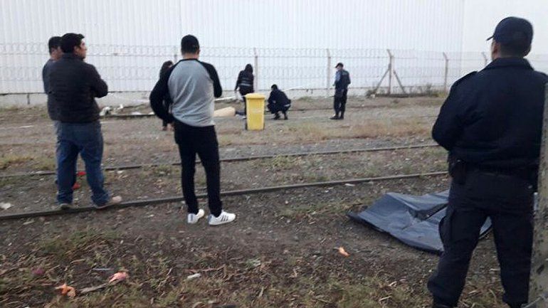 Un hombre de 63 años fue arrollado por un tren de carga en Cipolletti y murió: investigan qué ocurrió