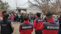 Trabajadores municipales se manifestaron por malas liquidaciones en la puerta de la Municipalidad de Plottier.