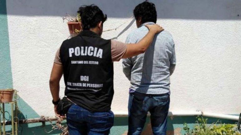 Hizo un trío con dos mujeres, las filmó y las extorsionó