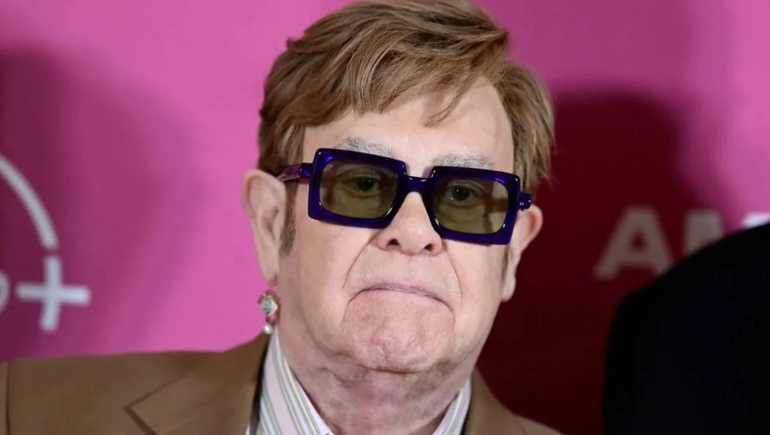 Elton John confesó que perdió la vista.