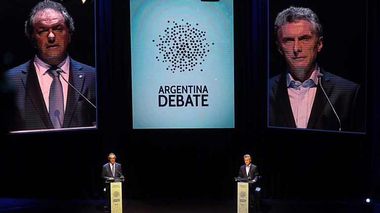 Duros cruces entre Scioli y Macri en el debate presidencial