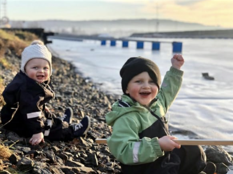 Andrés y Elliot son los pequeños hijos de Alexandra, a quienes quiere traer de vacaciones a la Argentina cuando sean un poco más grandes.