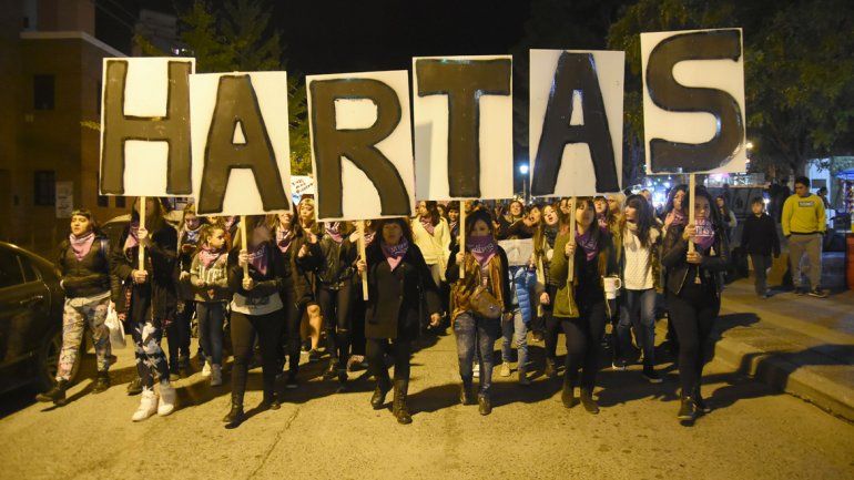 Durante abril hubo un femicidio por día en el país