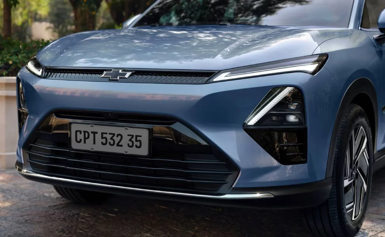 Faros LED y parrilla en tono negro High Gloss son algunas de las señas particulares del diseño exterior del nuevo Chevrolet Captiva. Faros LED y parrilla en tono negro High Gloss son algunas de las señas particulares del diseño exterior del nuevo Chevrolet Captiva.