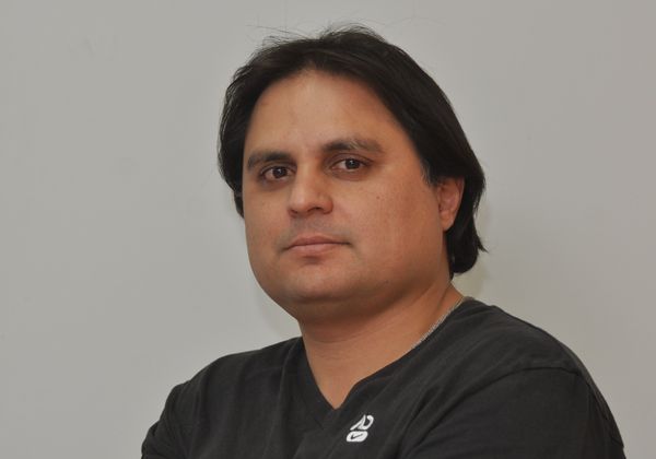 Detrás de una  foto con Scioli