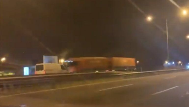 Se metió en contramano en la Panamericana y murió al chocar contra un camión
