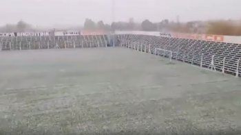 jugadores profesionales, felices como en viaje de egresados por la nieve en cutral co