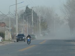 Los números a tener en cuenta durante estas condiciones: 100 de bomberos, 101 de policía, 103 de defensa civil y 107 de salud. Los números a tener en cuenta durante estas condiciones: 100 de bomberos, 101 de policía, 103 de defensa civil y 107 de salud.