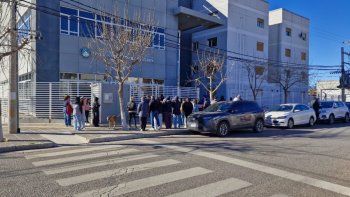 Un docente fue suspendido y es investigado por realizar un juego de compatibilidad de pareja con una alumna