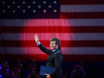 El programa económico cuenta con respaldo financiero y político clave, pero la apreciación del peso empieza a generar inflación en dólares y pérdida de competitividad.