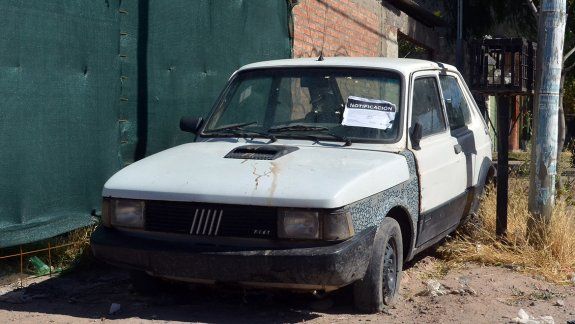El que no paga las multas verá su auto hecho chatarra