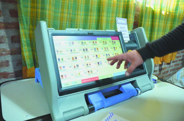 En la provincia de Neuquén habrá 640 máquinas de votación en los comicios de octubre. En la provincia de Neuquén habrá 640 máquinas de votación en los comicios de octubre.