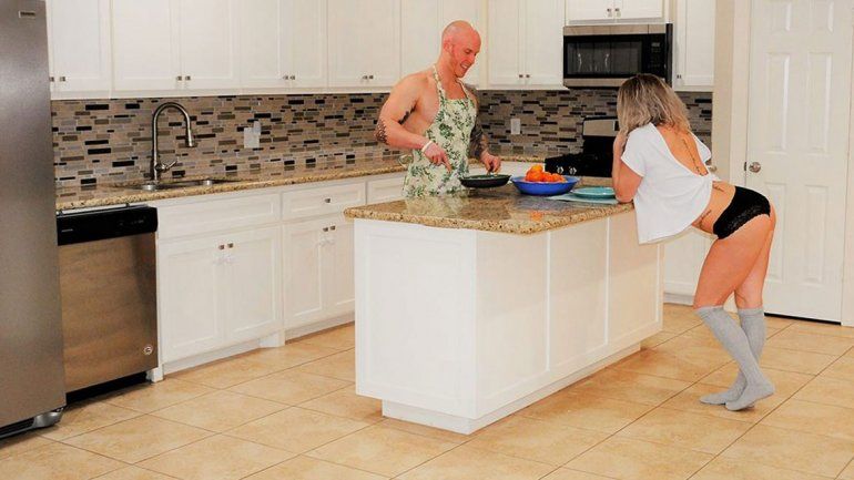 Inmobiliaria puso fotos hot para promocionar una casa