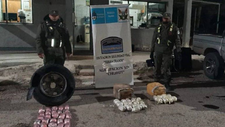 Interceptaron una camioneta con droga en bidones de combustible