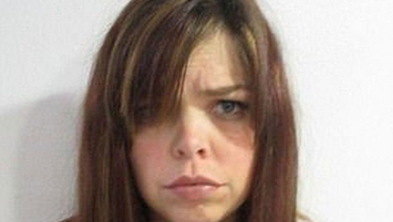 Profesora de porristas abusó de dos alumnos