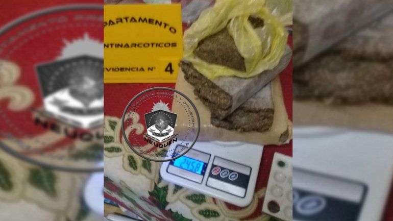 Investigaban una amenaza de muerte y encontraron casi dos kilos y medio de marihuana