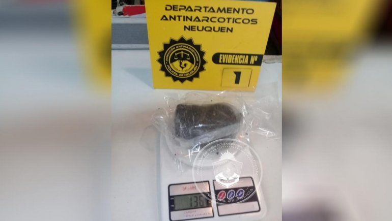 Encuentran marihuana y un celular en el patio de la U12
