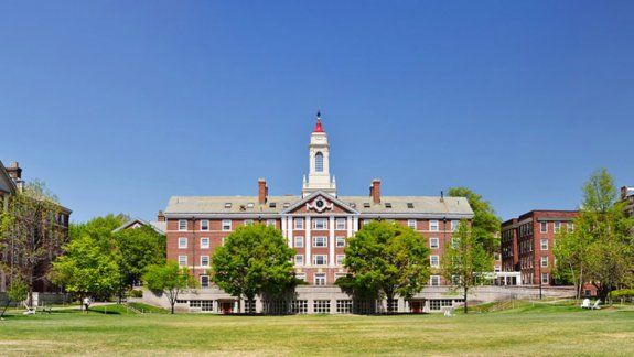 Harvard propone extender los períodos de aislamiento por coronavirus hasta 2022