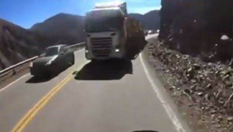 Video: camionero chileno protagonizó una maniobra riesgosa y lo detuvieron en Jujuy