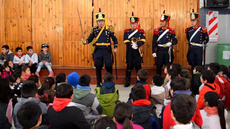Los granaderos visitarán varias localidades de la región.