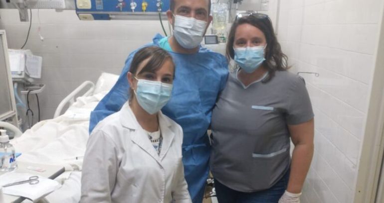 El equipo de trabajo que llevó a cabo el tratamiento de la paciente con mielitis transversa en Puerto Madryn.