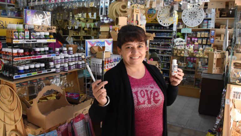 Sufrió un robo violento, sanó haciendo manualidades y hoy fomenta el arte en el oeste