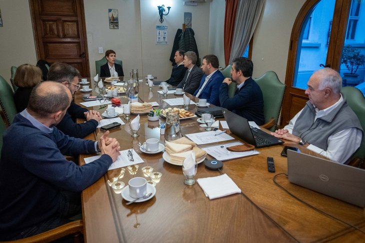 “Esta visita reafirma la necesidad de una mirada federal para dimensionar la realidad energética del país”, dijo la ministra de Energía y Ambiente, Jimena Latorre. Foto: prensa Mendoza “Esta visita reafirma la necesidad de una mirada federal para dimensionar la realidad energética del país”, dijo la ministra de Energía y Ambiente, Jimena Latorre. Foto: prensa Mendoza