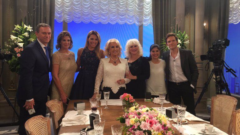 Mirtha junto a sus invitados del almuerzo del domingo.