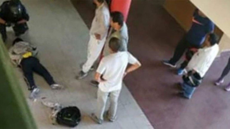 Vicedirectora fue apuñalada por un alumno que reprobó un examen