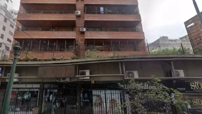 Una mujer murió en Recoleta por la voladura de una baranda. Una mujer murió en Recoleta por la voladura de una baranda.